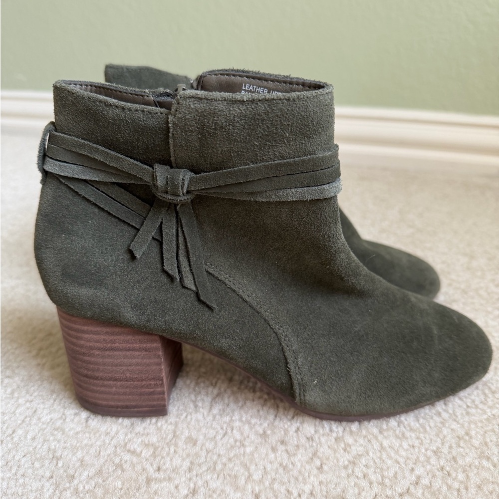 Violet & Red Jenna Suede Ankle Booties Olive Green Fringe Tie Block Heel